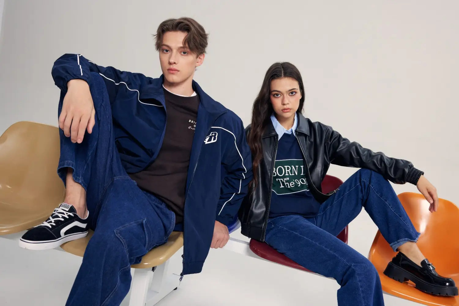 Looks college para mujer y hombre con chaquetas y jeans Dutties
