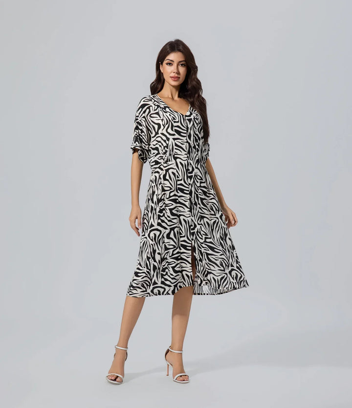 Vestido oversize con estampado floral negro blanco abstracto Casual, Chronicles of Time, Cuello V, Elegant, Flor